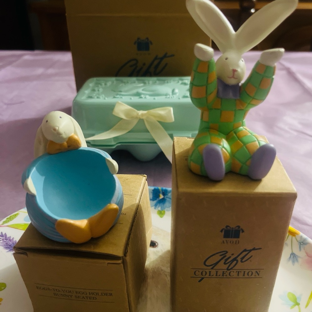 Collectors- Avon Gift Collection Bunny Egg Holders in Pastel Colors